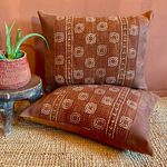 Afbeelding in Gallery-weergave laden, Rust leather mudcloth cushion XL #4-Artisan Traders-african,cushion,decoration,handcrafted,handmade,kenya,natural
